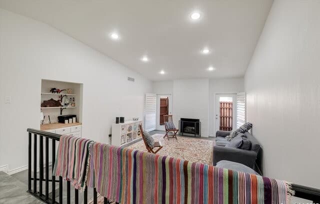 2-bedroom rental at 11 Gallery Unit 11 in San Antonio, TX — photo 2