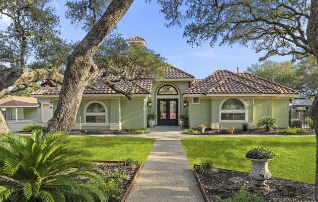 3-bedroom rental at 443 Rosewood Dr in La Vernia, TX — photo 3