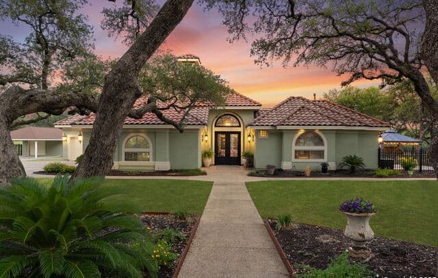 3-bedroom rental at 443 Rosewood Dr in La Vernia, TX — photo 4