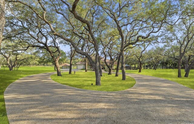 3-bedroom rental at 443 Rosewood Dr in La Vernia, TX — photo 5
