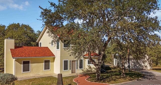 4-bedroom rental at 217 Sky View in Adkins, TX — photo 1