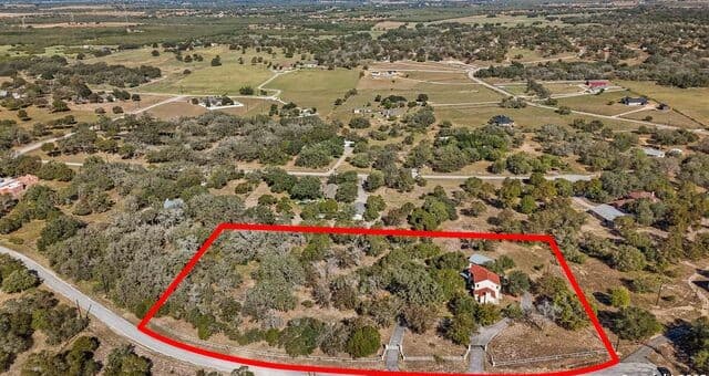4-bedroom rental at 217 Sky View in Adkins, TX — photo 3