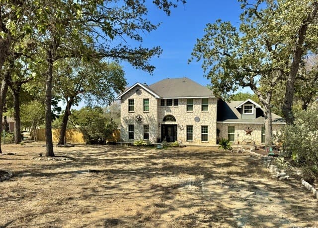 3-bedroom rental at 325 Eagle Ridge in Floresville, TX — photo 1