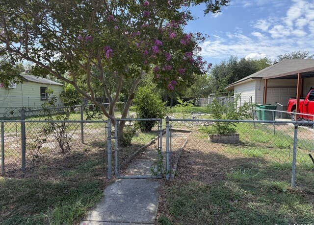 rental at 229 Quinta in San Antonio, TX — photo 1