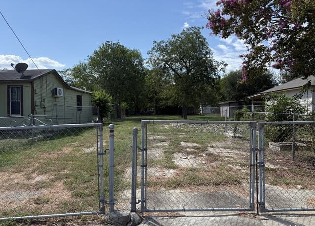 rental at 229 Quinta in San Antonio, TX — photo 2