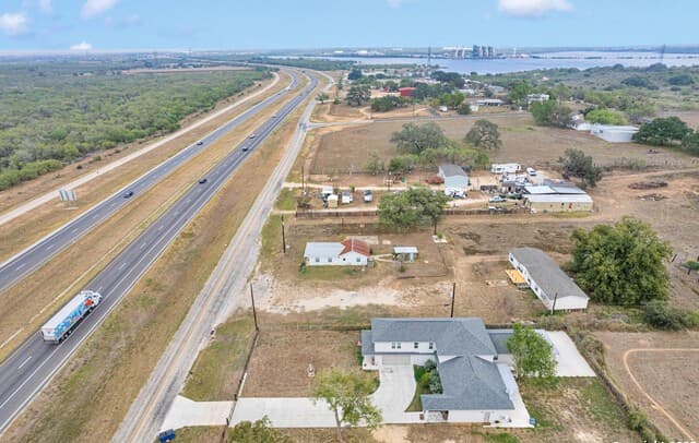 rental at 18460 S Ih 37 in Elmendorf, TX — photo 1