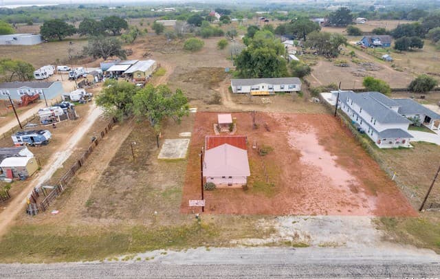 rental at 18460 S Ih 37 in Elmendorf, TX — photo 2