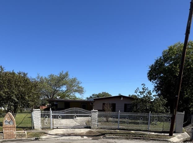 3-bedroom rental at 5247 Village Glen in San Antonio, TX — photo 1