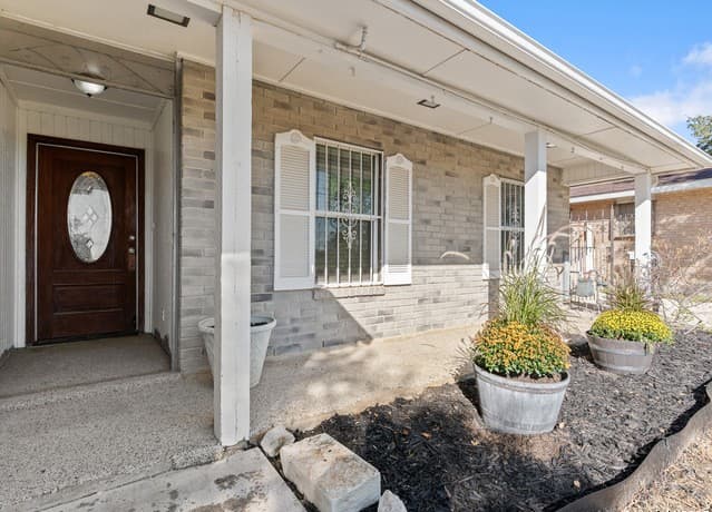 4-bedroom rental at 4007 Meadowlark Ave in San Antonio, TX — photo 3