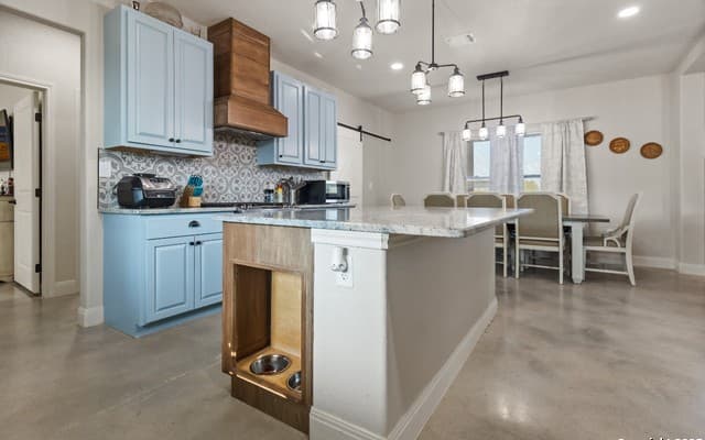 3-bedroom rental at 345 PR Two A Ln in Poteet, TX — photo 4