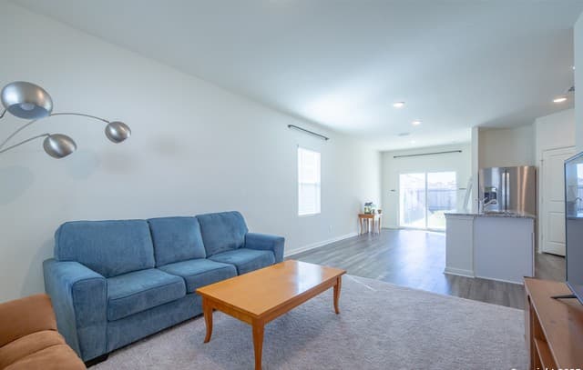 3-bedroom rental at 7447 Cheetah Pass in San Antonio, TX — photo 3