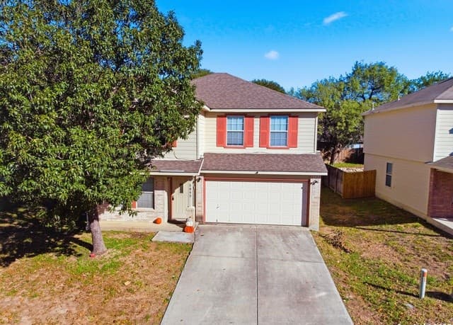 5-bedroom rental at 5843 Sherbrooke Oak in San Antonio, TX — photo 4