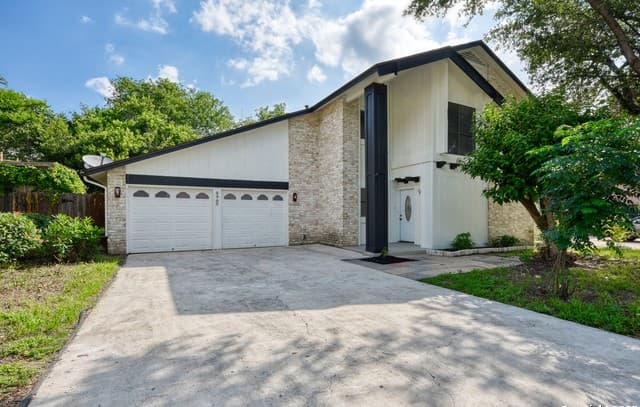 3-bedroom rental at 8903 Ridge Sky St in San Antonio, TX — photo 1