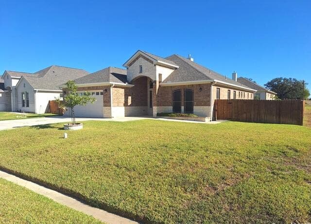 3-bedroom rental at 15504 Capri in Selma, TX — photo 2