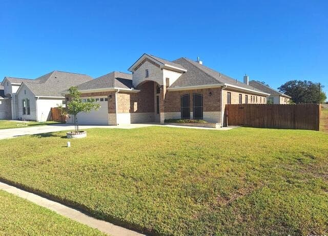 3-bedroom rental at 15504 Capri in Selma, TX — photo 3