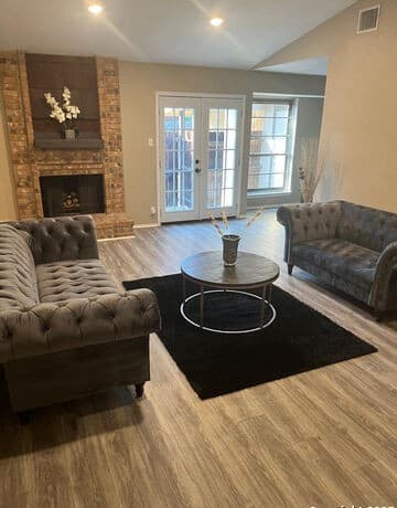 2-bedroom rental at 9345 Dover Unit 9345 in San Antonio, TX — photo 2