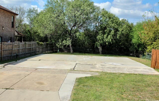 rental at 7142 Shady Elms in San Antonio, TX — photo 3