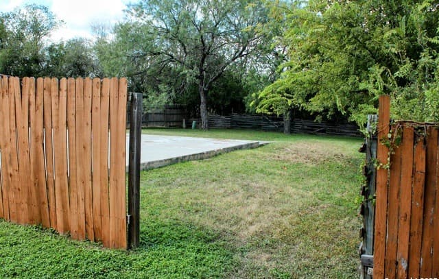 rental at 7142 Shady Elms in San Antonio, TX — photo 5