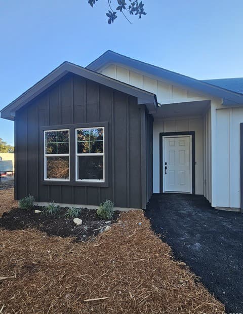 4-bedroom rental at 7205 Exeter in Spring Branch, TX — photo 3