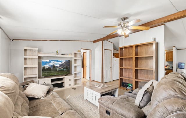 3-bedroom rental at 1118 32nd in Hondo, TX — photo 4