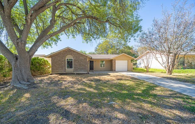 3-bedroom rental at 7814 Oak Forest in Live Oak, TX — photo 3