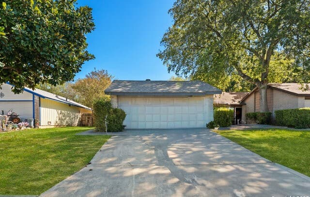 3-bedroom rental at 5936 Misty Glen in San Antonio, TX — photo 2