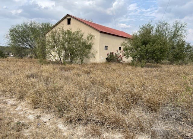 rental at 000 Deer Run Trace in Three Rivers, TX — photo 1