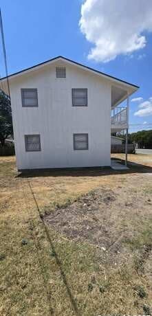 rental at 1040 Clower in San Antonio, TX — photo 3