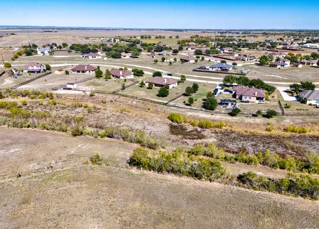 3-bedroom rental at 16026 Lake Shore Dr in Lytle, TX — photo 1