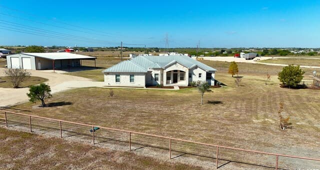 3-bedroom rental at 240 Glory Lane in Marion, TX — photo 4