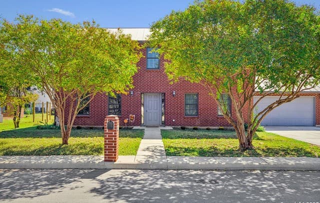3-bedroom rental at 146 Village Path in Castroville, TX — photo 2