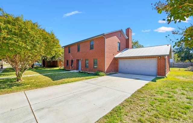 3-bedroom rental at 146 Village Path in Castroville, TX — photo 3