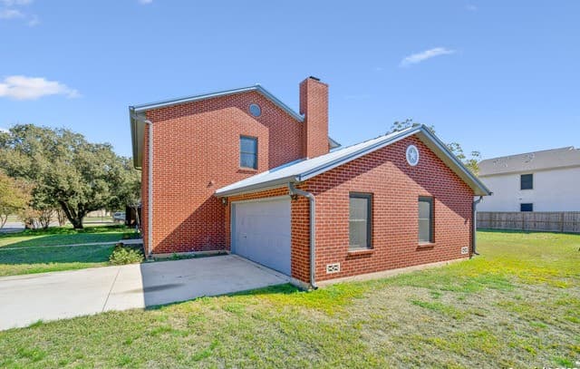 3-bedroom rental at 146 Village Path in Castroville, TX — photo 4
