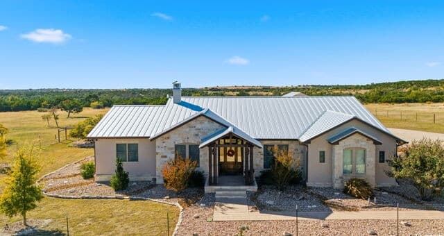4-bedroom rental at 601 Garrison Rd in Fredericksburg, TX — photo 2