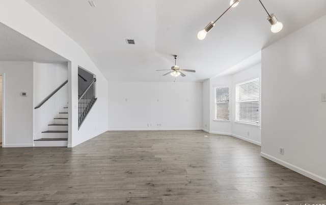 4-bedroom rental at 105 Lookout View in Cibolo, TX — photo 2
