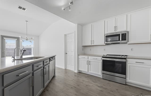4-bedroom rental at 105 Lookout View in Cibolo, TX — photo 5