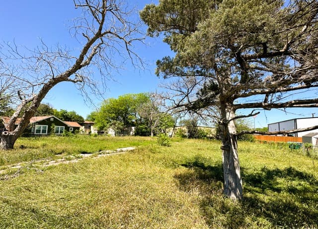 rental at 317 W Wright Blvd in Universal City, TX — photo 3