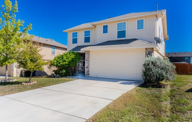 4-bedroom rental at 12236 Bening Vly in Schertz, TX — photo 2