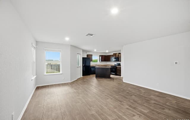 3-bedroom rental at 5803 Still River in San Antonio, TX — photo 4
