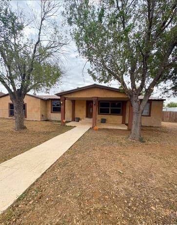 3-bedroom rental at 42 Mobile Rd in Cotulla, TX — photo 4