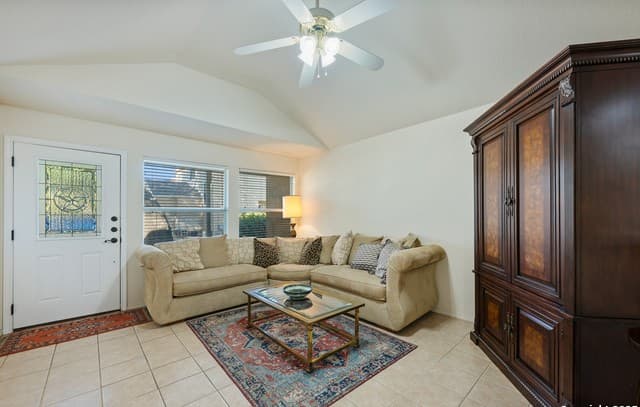 3-bedroom rental at 3202 Eisenhauer Unit 702 in San Antonio, TX — photo 5