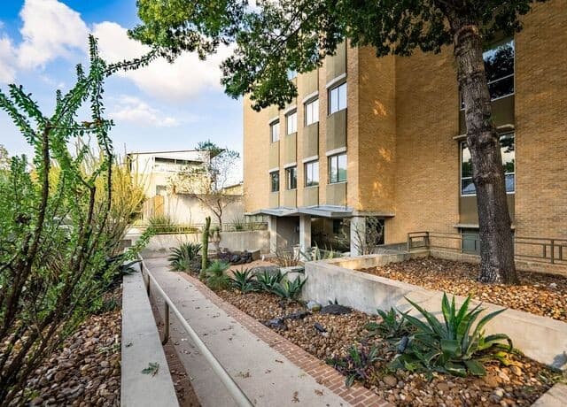 1-bedroom rental at 1115 S Alamo Unit 2304 in San Antonio, TX — photo 2