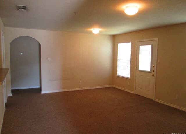 3-bedroom rental at 10003 Vasso View Unit 4 in Converse, TX — photo 3