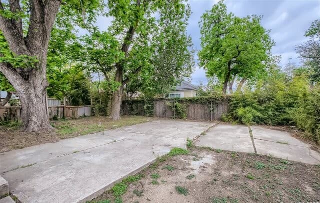 3-bedroom rental at 517 Hicks Ave in San Antonio, TX — photo 4