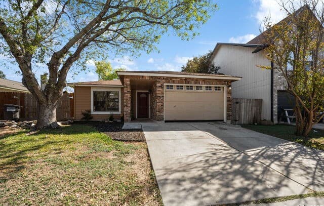 3-bedroom rental at 7718 Rimhurst in San Antonio, TX — photo 1