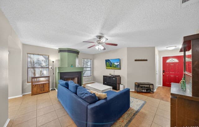 3-bedroom rental at 7718 Rimhurst in San Antonio, TX — photo 5