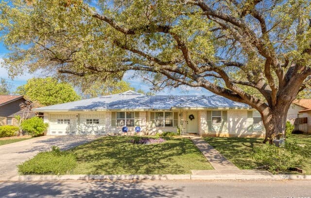 3-bedroom rental at 713 Fawndale Ln in Windcrest, TX — photo 1