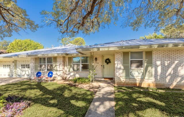 3-bedroom rental at 713 Fawndale Ln in Windcrest, TX — photo 3