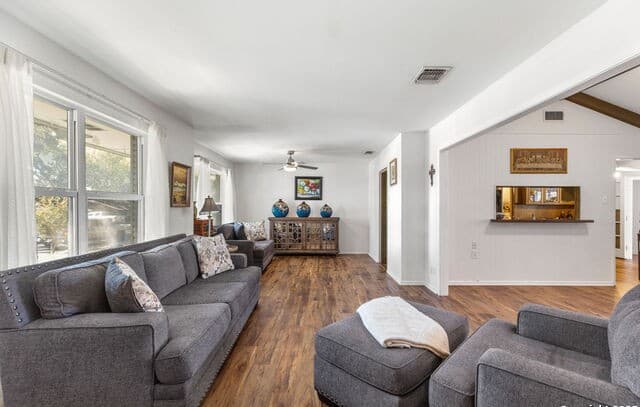 3-bedroom rental at 713 Fawndale Ln in Windcrest, TX — photo 5