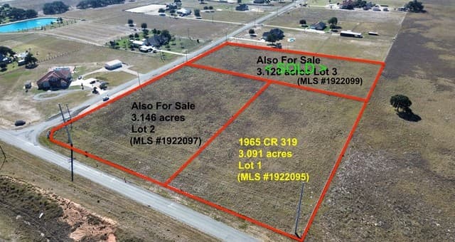 rental at 1965 County Road 319 in La Vernia, TX — photo 1